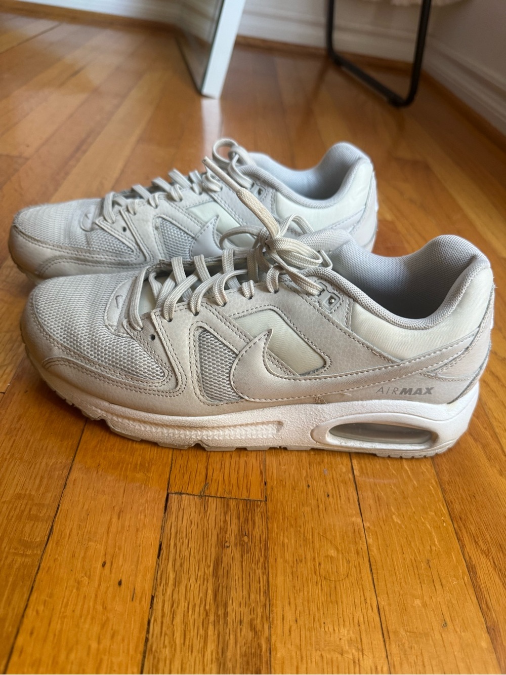 Nike Women’s Air Max Sneakers in Off-White/Light Gray size 9